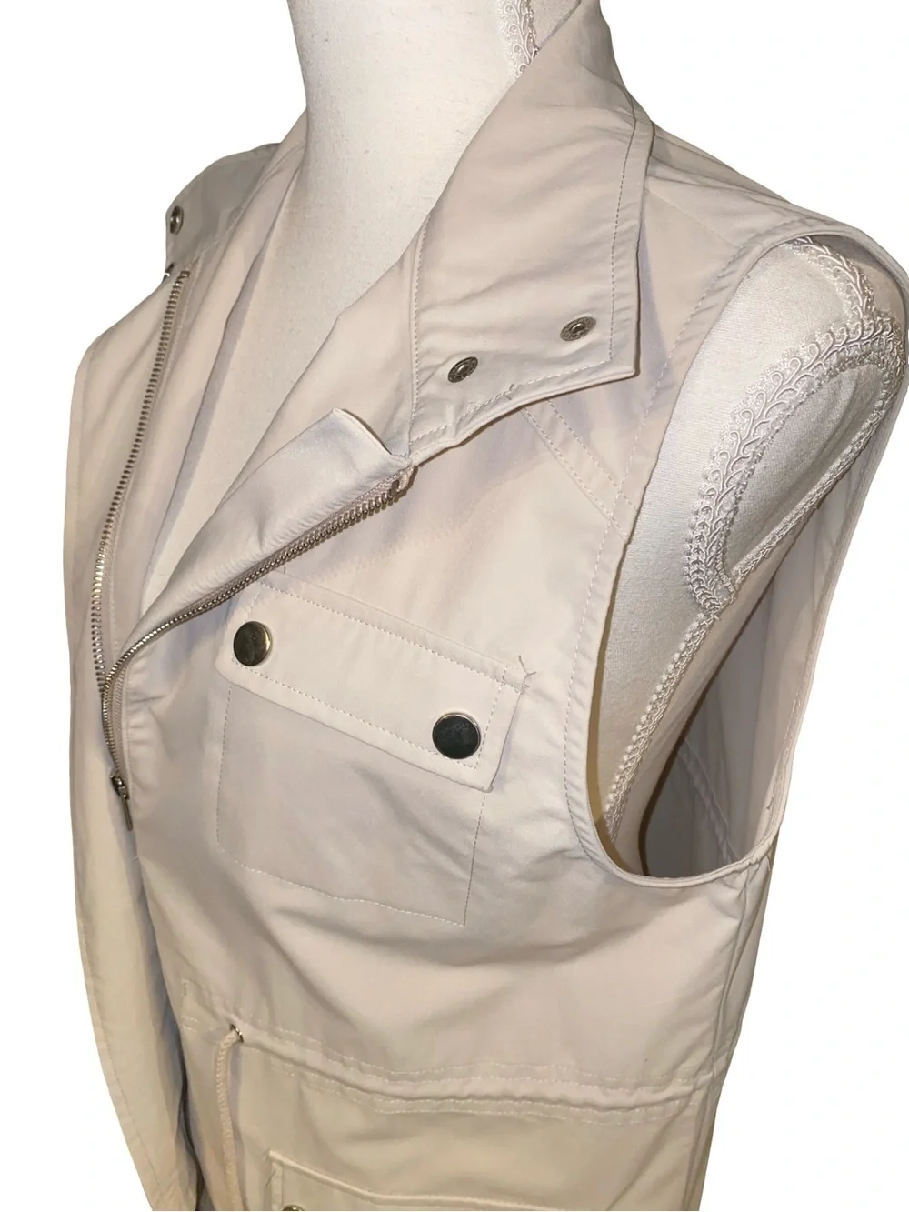 Entro Women’s Utility Vest Size Small White NWT Cargo Pockets Drawstring Zip